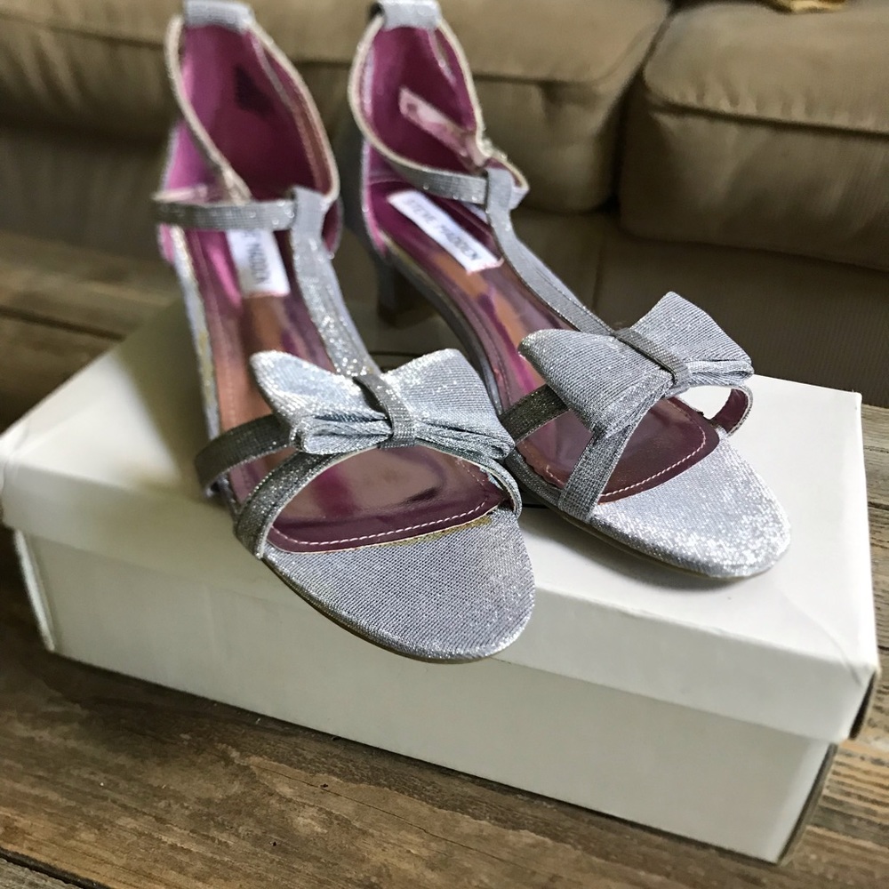 Steve Madden Girl’s dress shoe with kitten heel